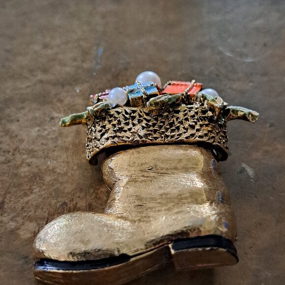 VTG Santa BOOT BROOCH TOY sack bronze detailed cuff Holiday jewelry coat pin - Picture 2 of 5